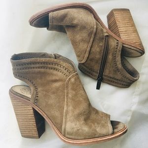 Vince Camuto Koral size 8